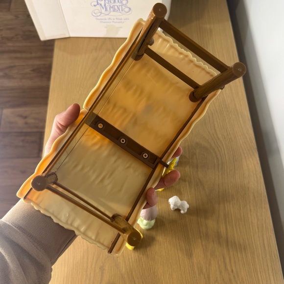 NIB Rare Avon Precious Moments Nativity Playset - Complete 2002 - Picture 7 of 8